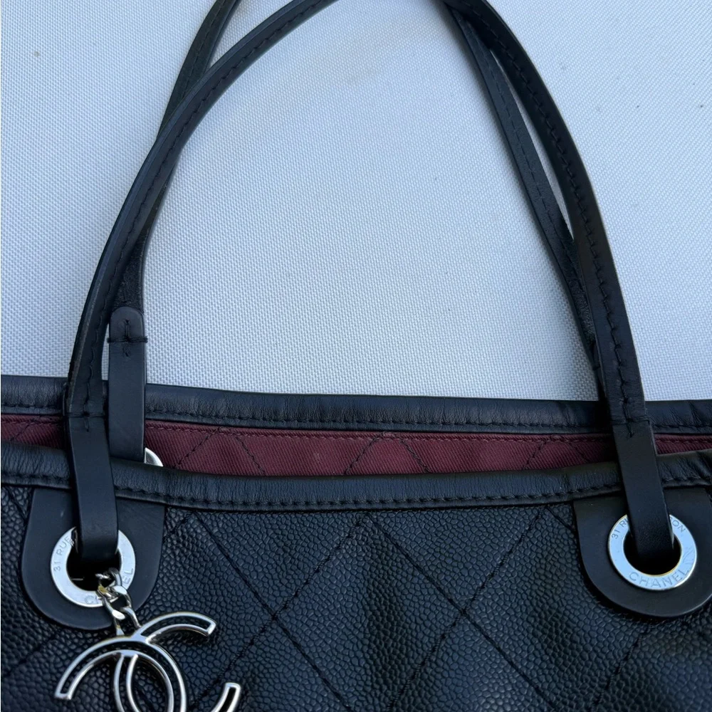 Chanel Black/Burgundy Quilted Shoulder Bag - Picture 4 of 16